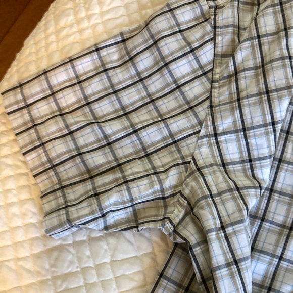 Basic Editions Blue and White Casual Button Down Shirt - Picture 3 of 5